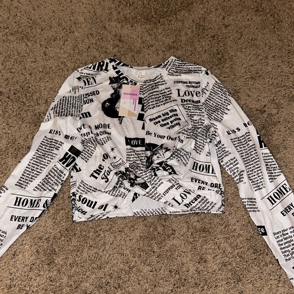 NWT Newpaper Print Long Sleeve Top - Picture 1 of 5